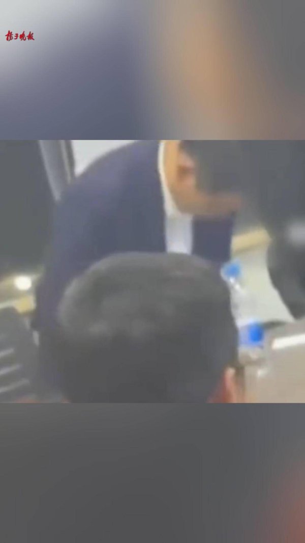 宏益配资 哪吒汽车创始人鞠躬致歉！40万车主维保有盼头