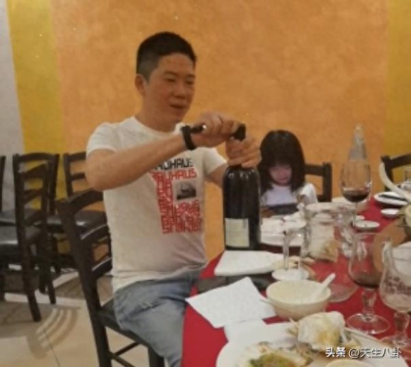 道正网配资 大哈餐厅开业才3年，二哈前夫哥也是合伙人，疑现任老婆曝光很美