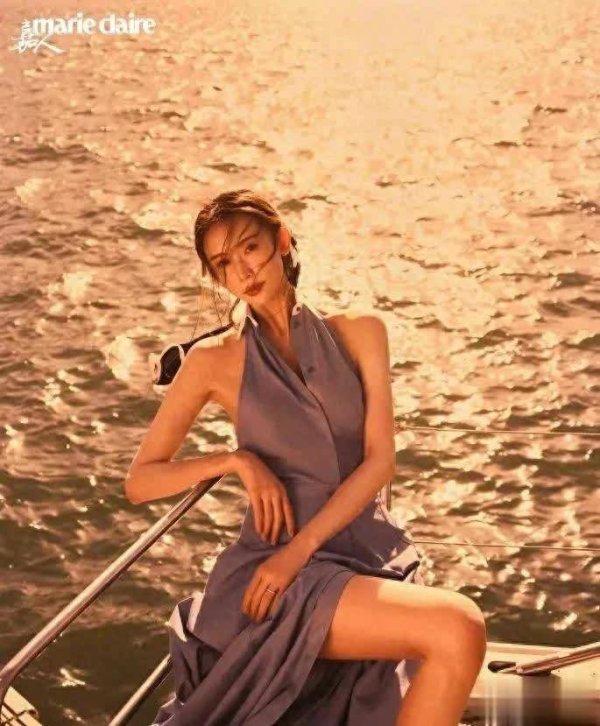 屿科配资 林志玲携全家游环球影城，大长腿吸睛，黑泽卷发胡茬抢镜