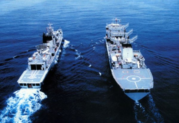 启运配资 中国舰队首次环球航行: 经过苏伊士运河时, 遭遇美军舰强行插队