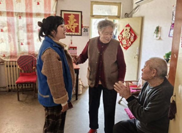 3G配资 东红庙社区邮电新苑网格室开展 “网格助老” 志愿服务活动